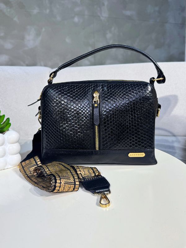 BOLSO AURA EN CUERO NEGRO