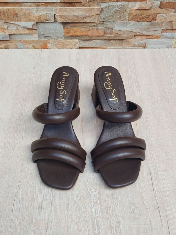 TACONES EN CUERO CAFE SOMMER