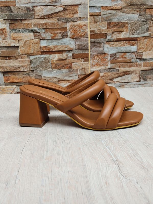 TACONES EN CUERO MIEL SOMMER