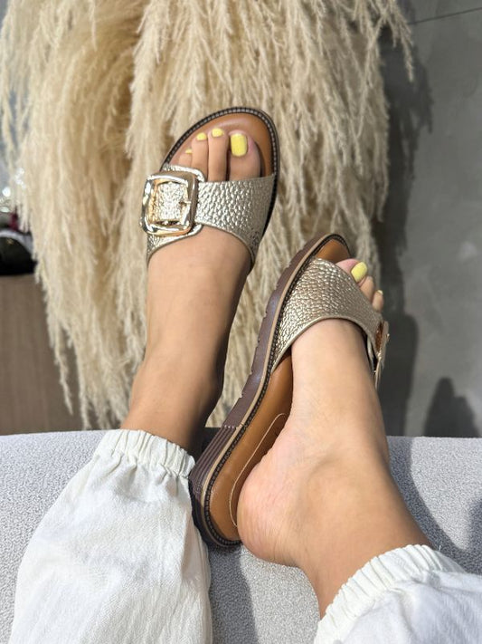 SANDALIAS SERENA EN CUERO DORADO